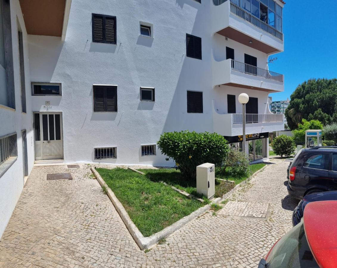 Apartamento T2 Com Terraco Grande Apartment Quarteira Luaran gambar