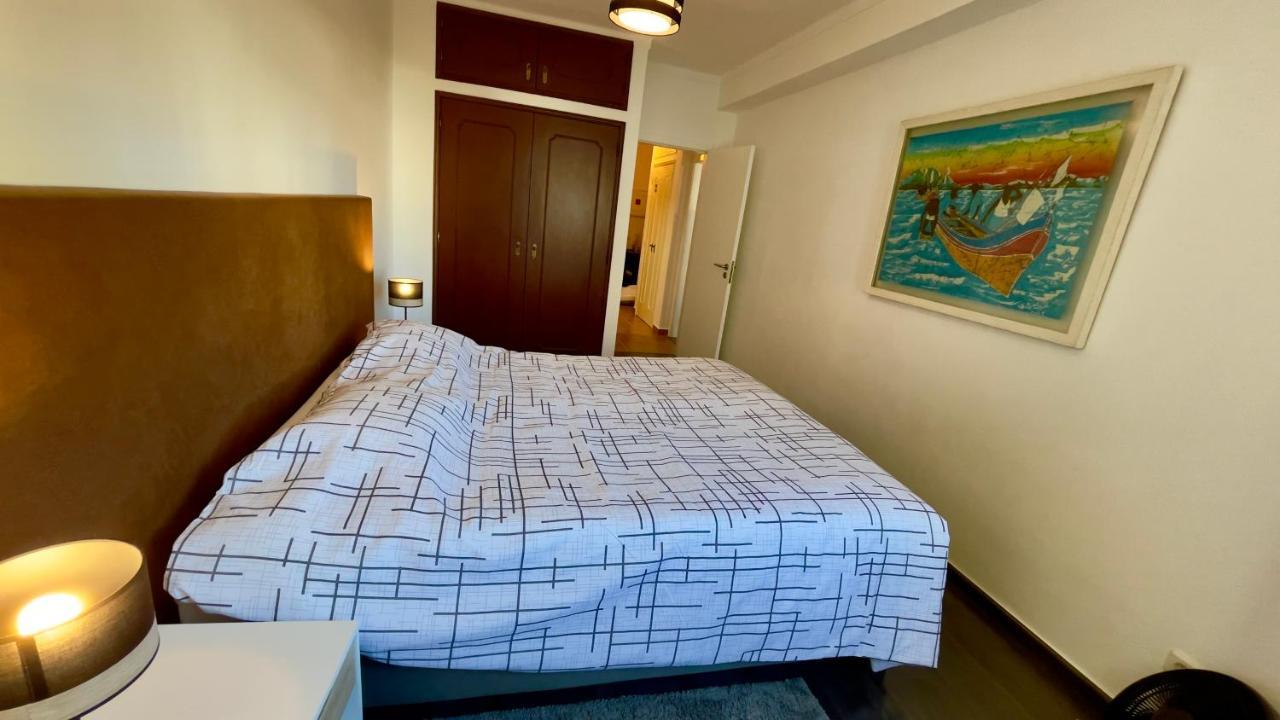 Apartamento T2 Com Terraco Grande Apartment Quarteira Luaran gambar