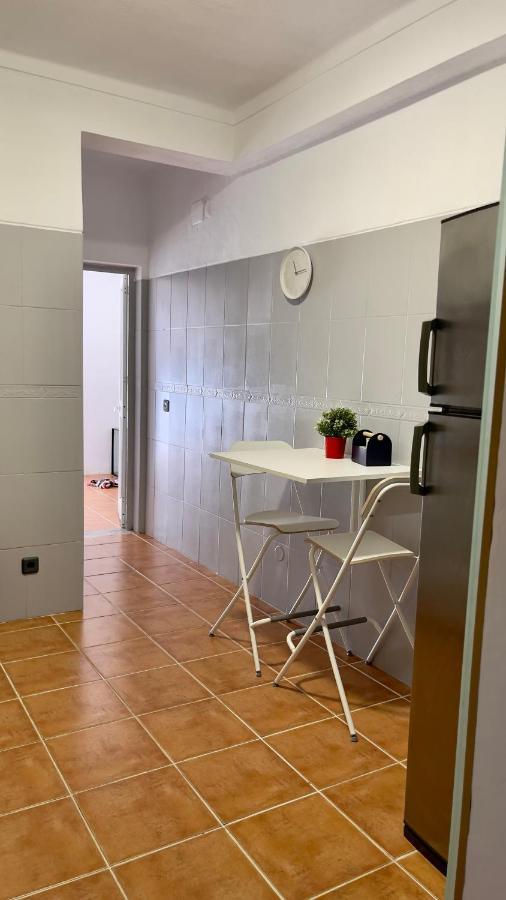 Apartamento T2 Com Terraco Grande Apartment Quarteira Luaran gambar